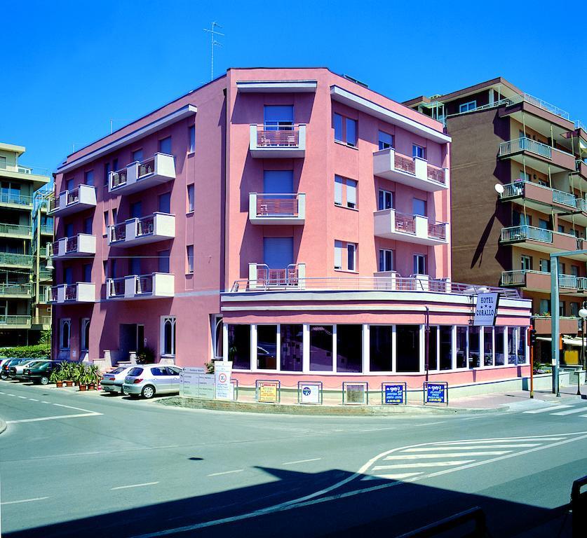 Hotel Corallo Пьетра-Лигуре Экстерьер фото